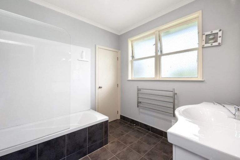 Photo of property in 111 Havelock Road, Havelock North, 4130