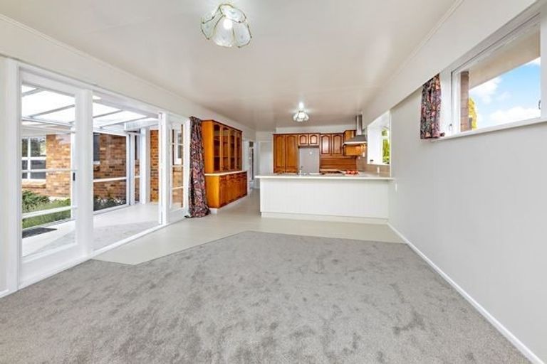 Photo of property in 15 Salas Place, Papakura, 2110