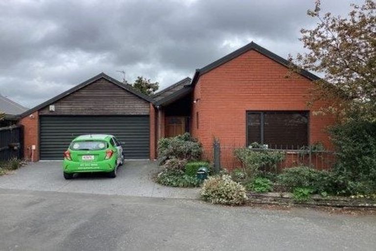 Photo of property in 2 Yarrum Lane, Avonhead, Christchurch, 8042