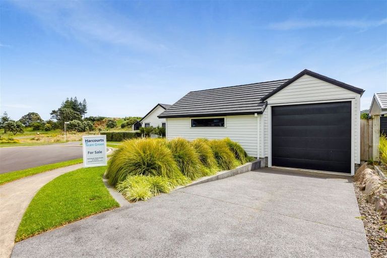 Photo of property in 6 Pebble Beach Court, Waiwhakaiho, New Plymouth, 4312