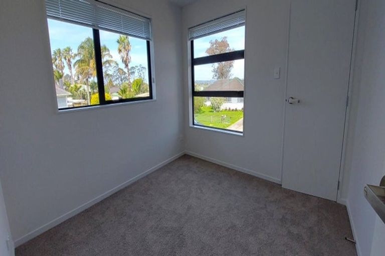 Photo of property in 20a Mackenzie Street, Te Atatu South, Auckland, 0610