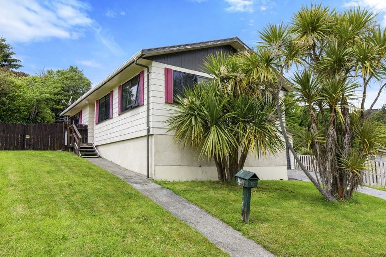 Photo of property in 112 Norana Road, Timberlea, Upper Hutt, 5018