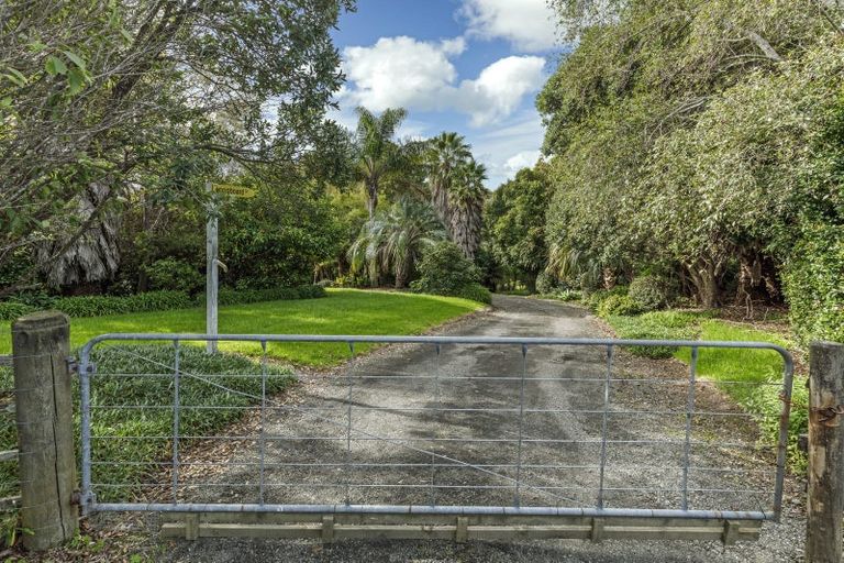 Photo of property in 100 Upper Orewa Road, Wainui, Silverdale, 0992