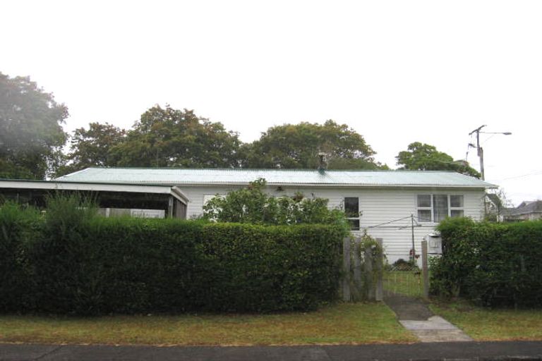 Photo of property in 1/1 Tracey Terrace, Te Atatu South, Auckland, 0602