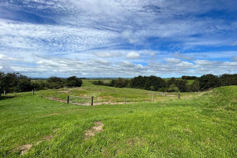 Photo of property in 403 Opunake Road, Cardiff, Stratford, 4391