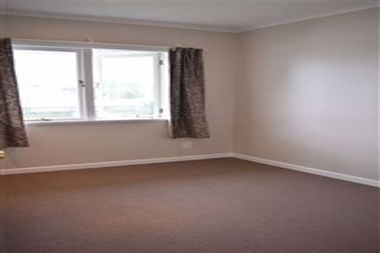 Photo of property in 2/40 Pupuke Road, Takapuna, Auckland, 0622