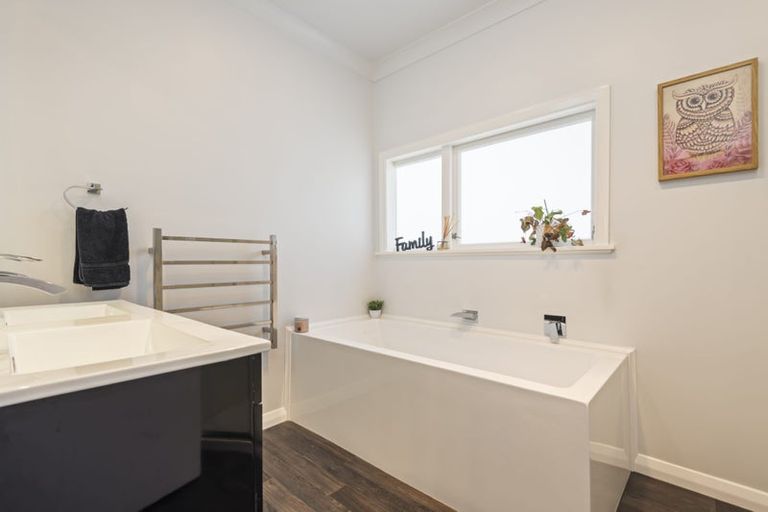 Photo of property in 1 Wigan Place, Hokowhitu, Palmerston North, 4410