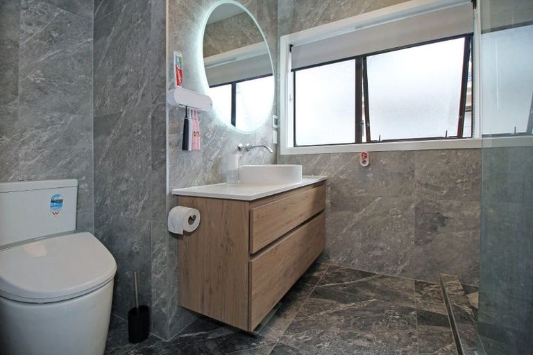 Photo of property in 2/30 Corunna Road, Milford, Auckland, 0620