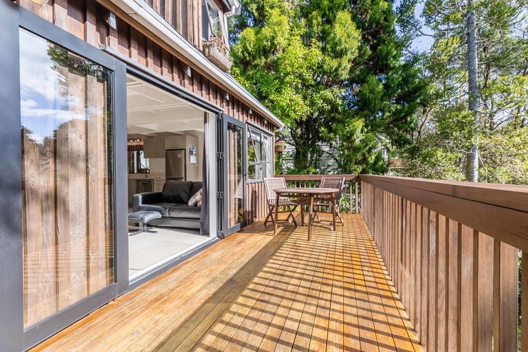 Photo of property in 138 Laingholm Drive, Laingholm, Auckland, 0604