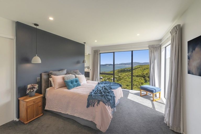 Photo of property in 23 Promontory Crescent, Newlands, Wellington, 6037