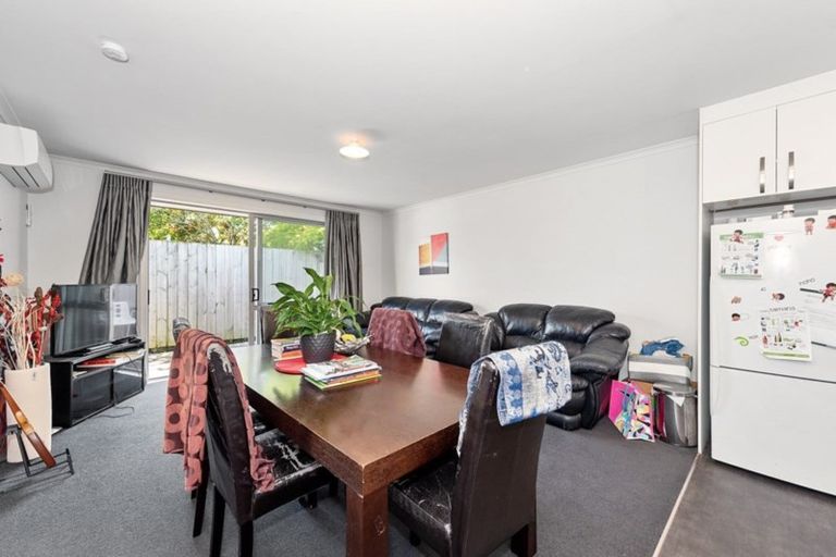 Photo of property in 2/3 June Place, Hamilton East, Hamilton, 3216