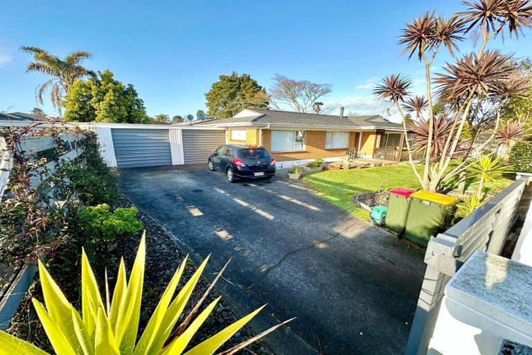 Photo of property in 2 Edmund Hillary Avenue, Papakura, 2110