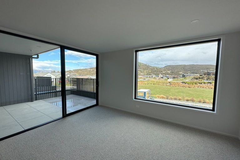 Photo of property in 10/7 Northlake Drive, Wanaka, 9305