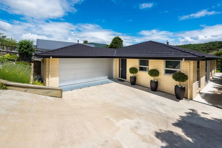 Photo of property in 88 Milton Terrace, Picton, 7220