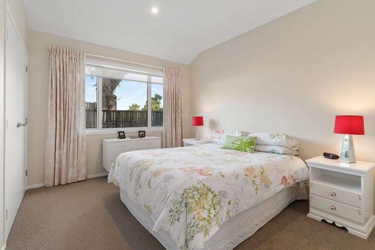 Photo of property in 2 Dixon Street, Carterton, 5713