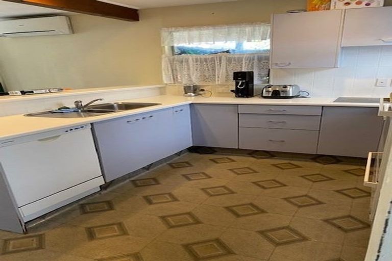 Photo of property in 49 Tait Drive, Greenmeadows, Napier, 4112