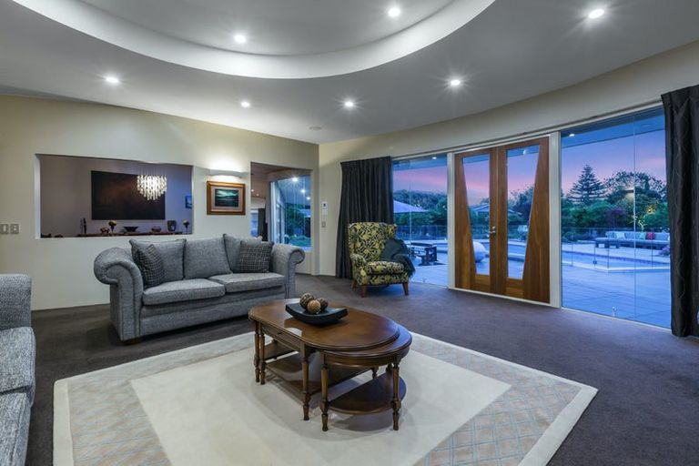 Photo of property in 10 Sunny Glen, Waikanae, 5036