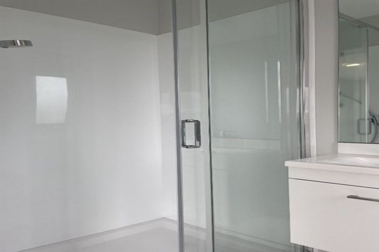 Photo of property in 3/51 Wharf Road, Te Atatu Peninsula, Auckland, 0610