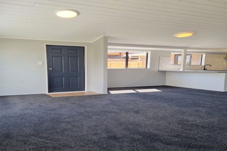 Photo of property in 4186a Great North Road, Glendene, Auckland, 0602