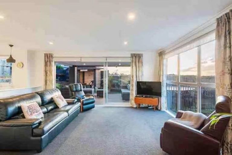 Photo of property in 63b Westgate Drive, Massey, Auckland, 0614