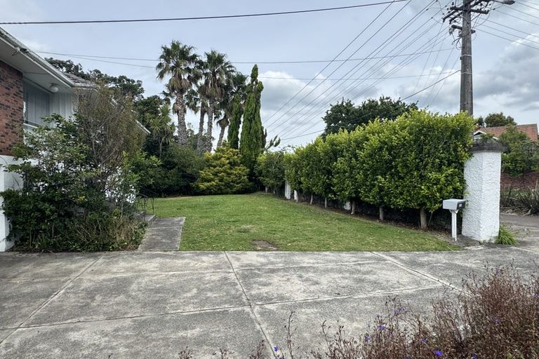 Photo of property in 216 Lake Road, Hauraki, Auckland, 0622