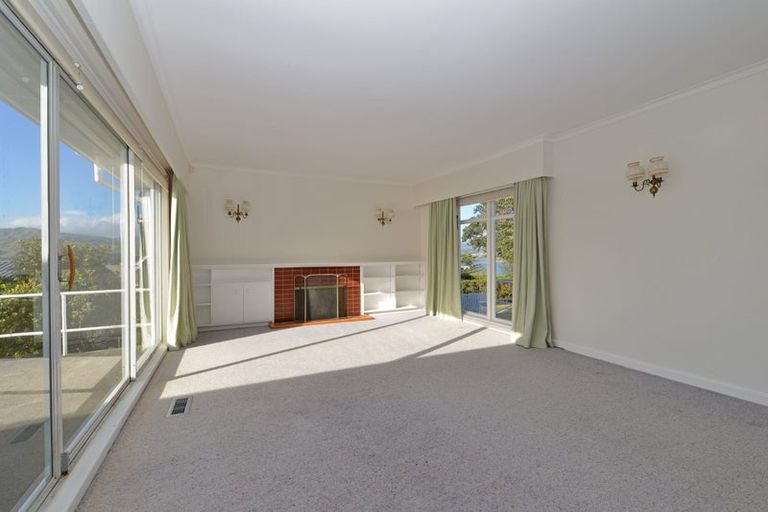 Photo of property in 49 Seaview Road, Paremata, Porirua, 5024