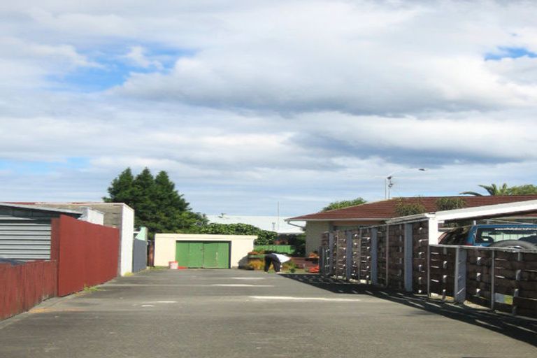 Photo of property in 1/1a Sequoia Place, Maoribank, Upper Hutt, 5018