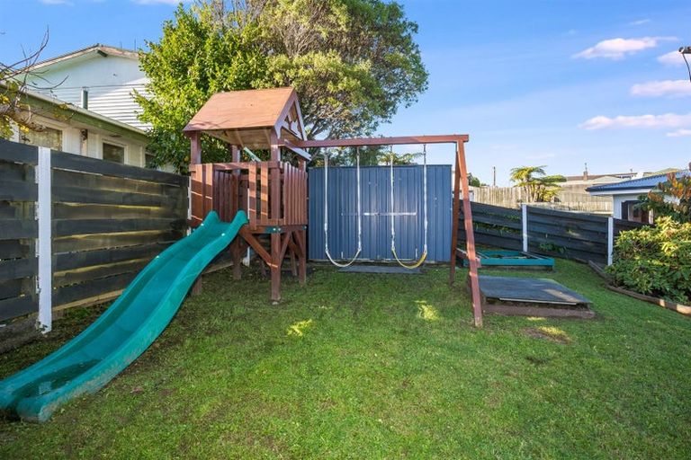 Photo of property in 11 Cara Crescent, Paparangi, Wellington, 6037
