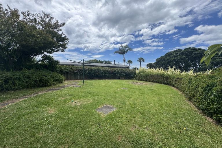 Photo of property in 27 Heath Avenue, Northcote, Auckland, 0627