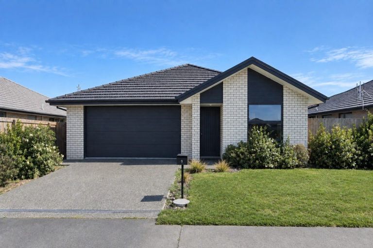Photo of property in 9 Sarah Nicholls Street, Belfast, Christchurch, 8051