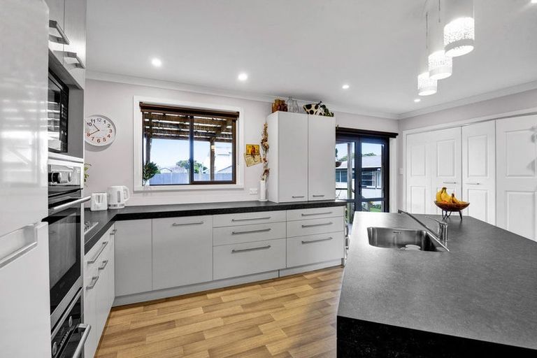 Photo of property in 16 Caplen Street, Hawera, 4610