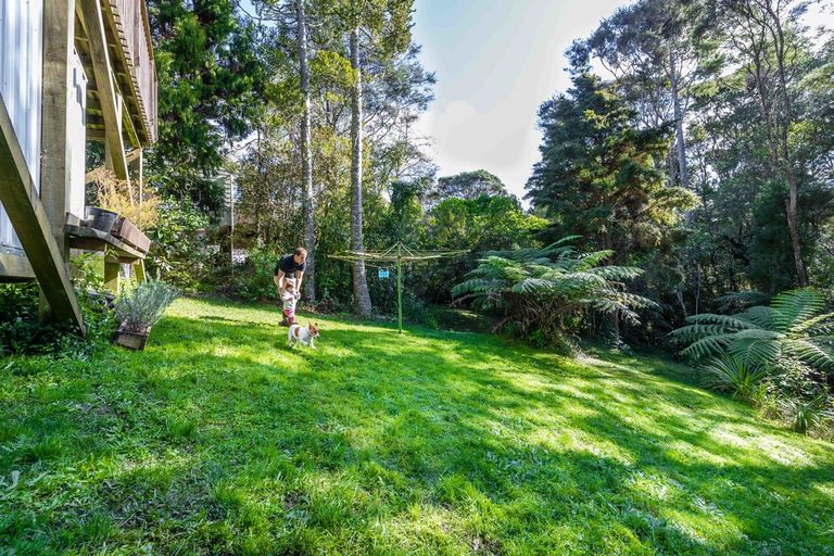 Photo of property in 138 Laingholm Drive, Laingholm, Auckland, 0604