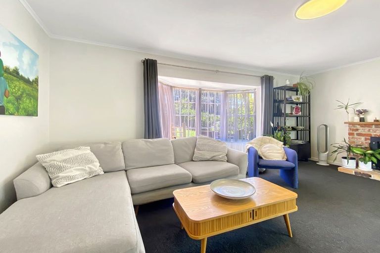 Photo of property in 122 Atkinson Road, Titirangi, Auckland, 0604