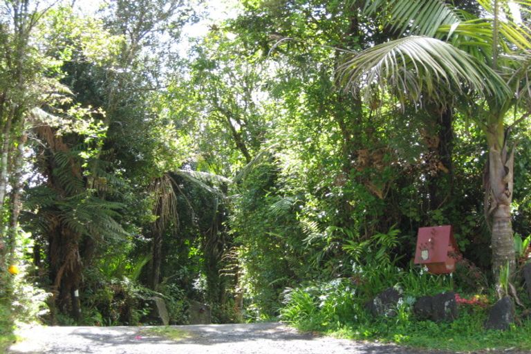 Photo of property in 499 Scenic Drive, Waiatarua, Auckland, 0612