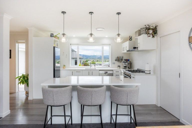 Photo of property in 3 Tennyson Avenue, Kelvin Grove, Palmerston North, 4414