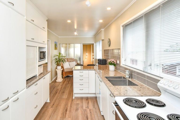 Photo of property in 21 Hatherlow Street, Glenfield, Auckland, 0629