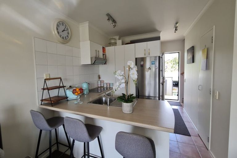 Photo of property in 2/5 Carolina Place, Albany, Auckland, 0632