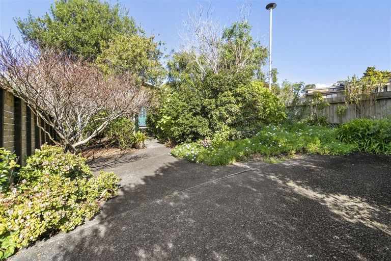 Photo of property in 1/3 Jacanas Place, Unsworth Heights, Auckland, 0632