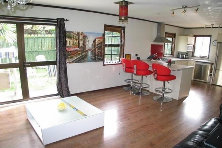 Photo of property in 2/85 Meadway, Sunnyhills, Auckland, 2010