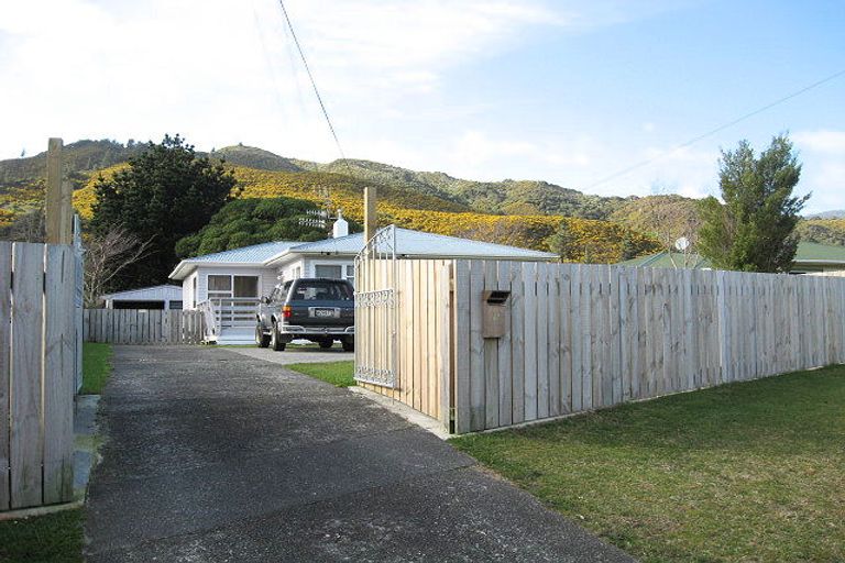 Photo of property in 47 Wood Street, Wainuiomata, Lower Hutt, 5014