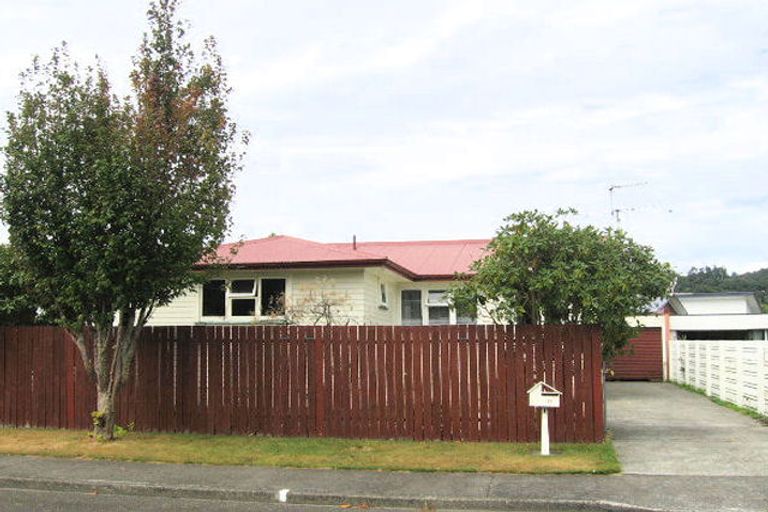 Photo of property in 12 Matuku Street, Heretaunga, Upper Hutt, 5018