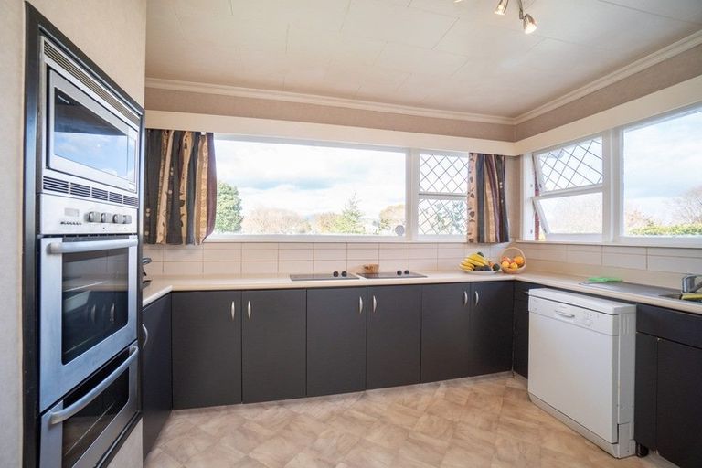 Photo of property in 4 Wikiriwhi Crescent, Awapuni, Palmerston North, 4412