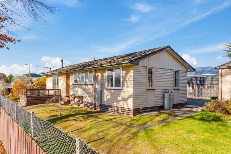 Photo of property in 27 Te Rangitautahanga Road, Turangi, 3334
