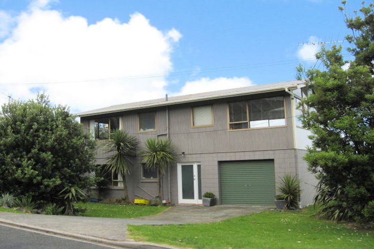 Photo of property in 49 Waitea Road, Muriwai, 0881