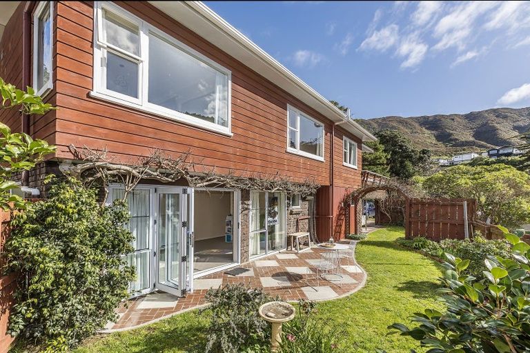 Photo of property in 76 Spencer Street, Crofton Downs, Wellington, 6035