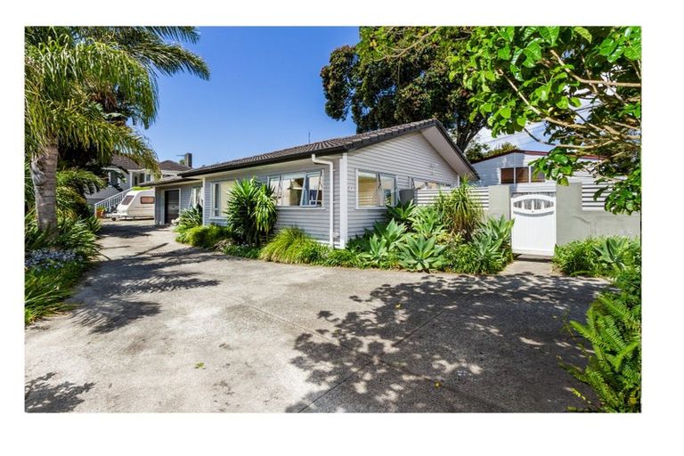 Photo of property in 6 Greville Road, Pinehill, Auckland, 0632