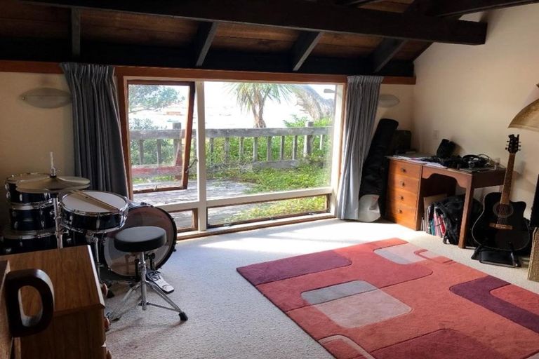 Photo of property in 52 Milne Terrace, Island Bay, Wellington, 6023