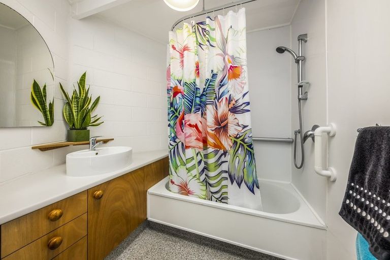 Photo of property in The Turrets, 5b Boyle Crescent, Grafton, Auckland, 1023