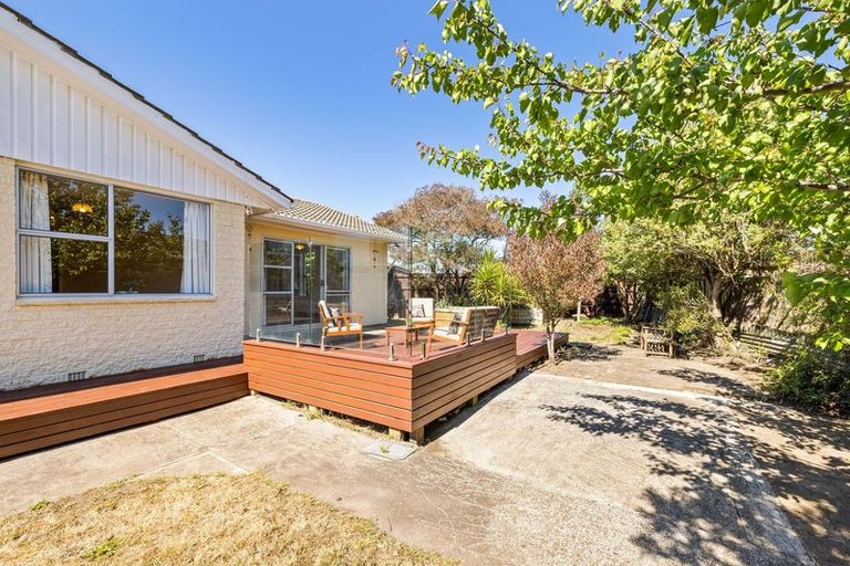Photo of property in 10 Sophora Place, Parklands, Christchurch, 8083