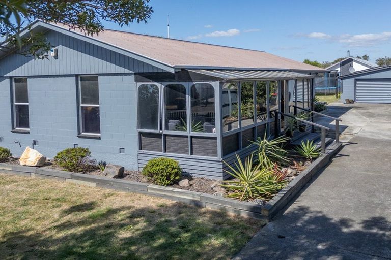 Photo of property in 25 Heathglen Avenue, Parklands, Christchurch, 8083